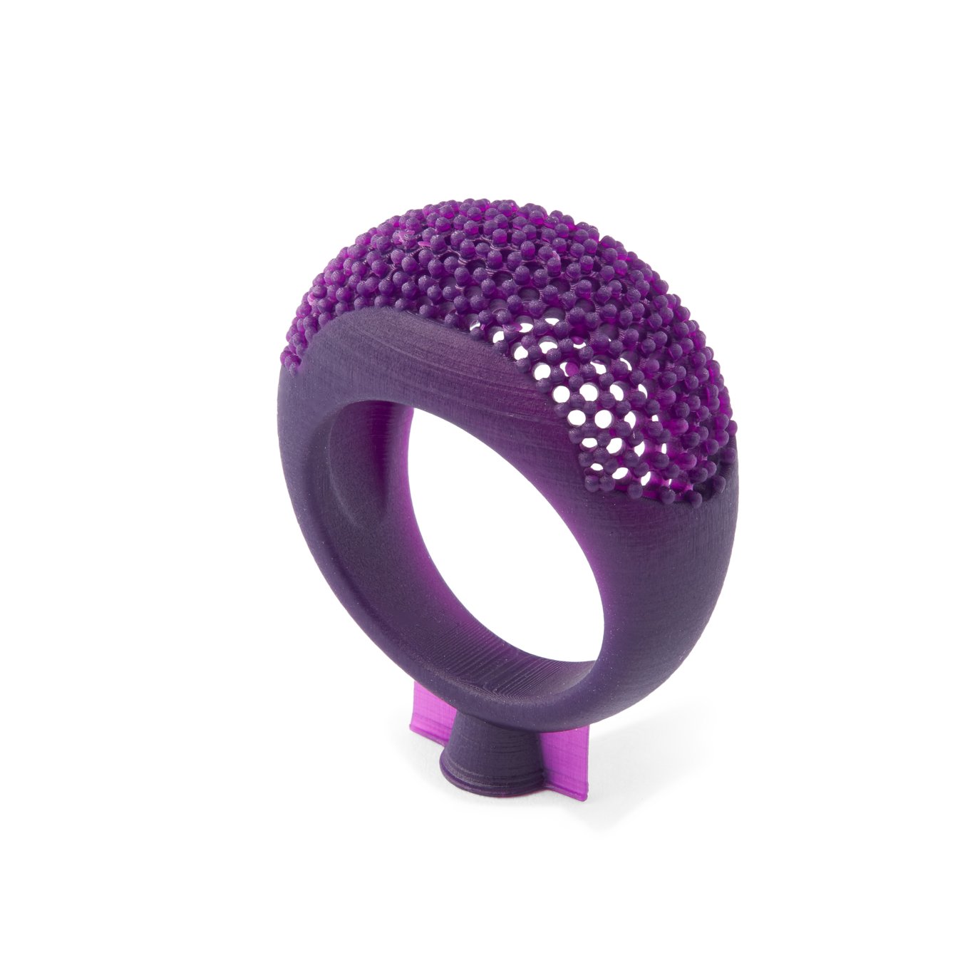 Anillo impreso en Castable Wax con el engastado ya resuelto.