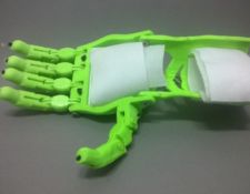 protesis de mano Cyborg Beast